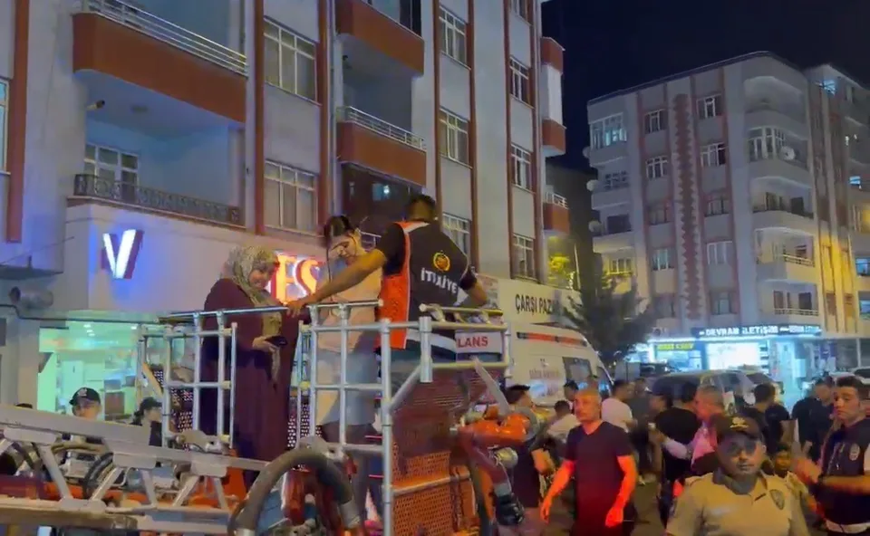 IĞDIR’DAKİ APARTMAN YANGININDA 18 KİŞİ ETKİLENDİ