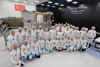 TÜRKİYE’NİN İLK DERİN UZAY GÖREVİ KAPSAMINDA GELİŞTİRİLEN AY UZAY ARACI’NIN ÜRETİM, MONTAJ VE ENTEGRASYON ÇALIŞMALARI TAMAMLANDI.