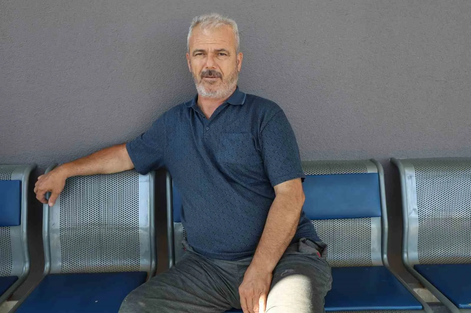 FERİBOT SEFERİ BEKLEYEN VEYSEL KARACA, "BEN YÜK GEMİSİYLE GİDECEĞİM O NEDENLE KORKMUYORUM" DEDİ.