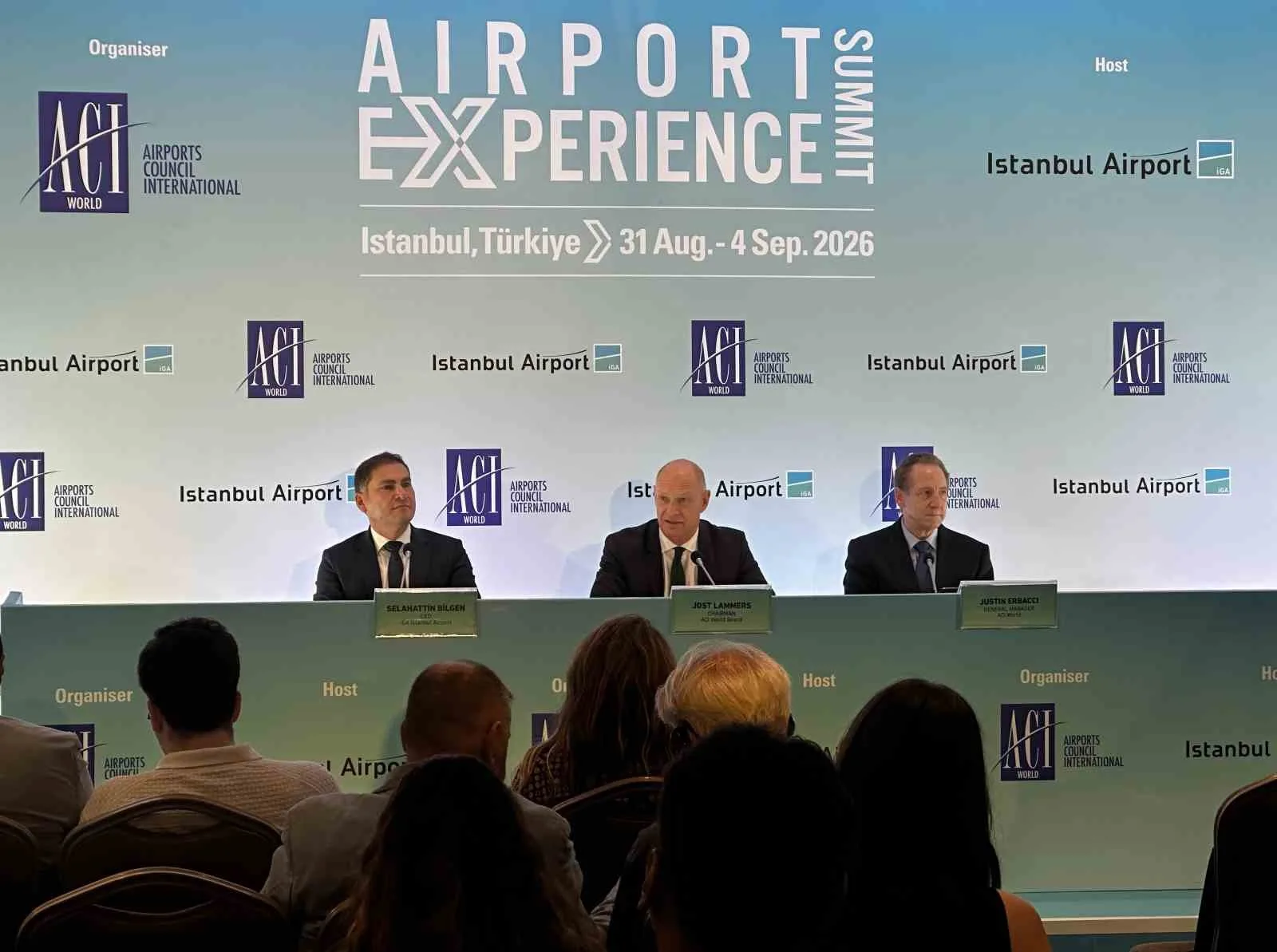 ACI WORLD TARAFINDAN DÜZENLENEN "DÜNYA HAVALİMANLARI DENEYİM ZİRVESİ 2026" İSTANBUL HAVALİMANI İŞLETMECİSİ İGA'NIN EV SAHİPLİĞİNDE İSTANBUL'DA BAŞLADI.