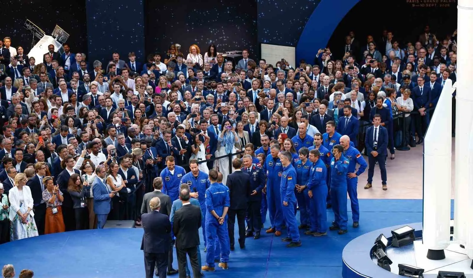 İLK TÜRK ASTRONOT OLAN 5’İNCİ ANA JET ÜS KOMUTANI TUĞGENERAL ALPER GEZERAVCI, FRANSA’NIN BAŞKENTİ PARİS’TE DÜZENLENEN ULUSLARARASI UZAY ZİRVESİ’NE KATILARAK TÜRKİYE’Yİ TEMSİL ETTİ.