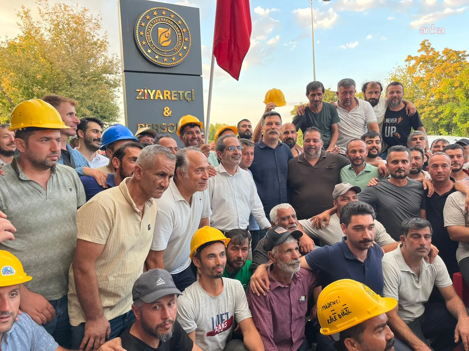 Maden işçileri Bakanlık önündeki eylemlerini sonlandırdı — fotoğraf 2