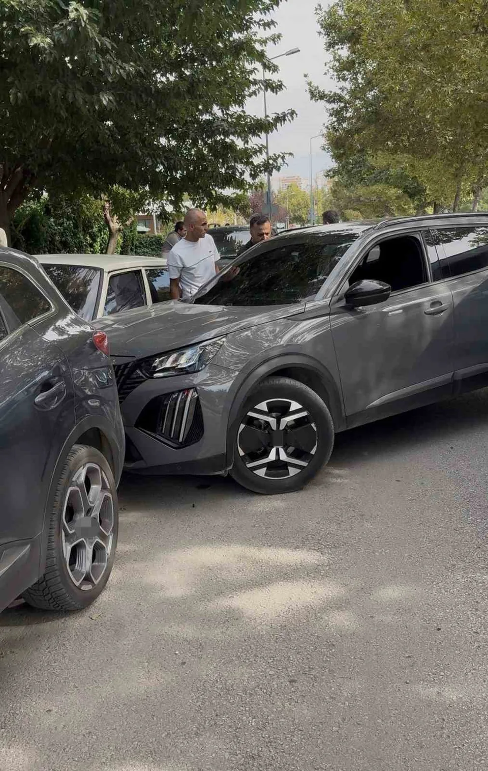 ELAZIĞ’DA MEYDANA GELEN ZİNCİRLEME TRAFİK KAZASINDA 8 KİŞİ YARALANDI.