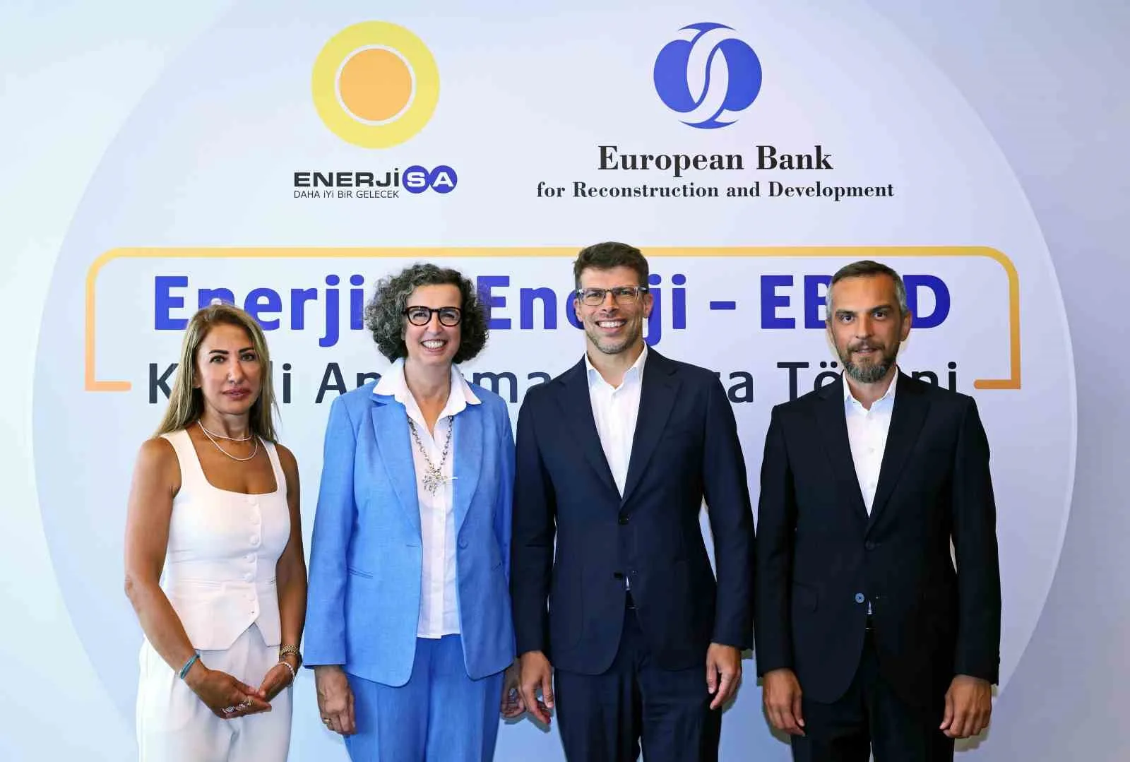 (SOLDAN SAĞA) EBRD AVRASYA ENERJİ DİREKTÖRÜ ŞULE KILIÇ, ELİSABETTA FALCETTİ, ENERJİSA ENERJİ CFO’SU PHİLİPP ULBRİCH, ENERJİSA ENERJİ CEO’SU OĞUZHAN ÖZSÜREKCİ