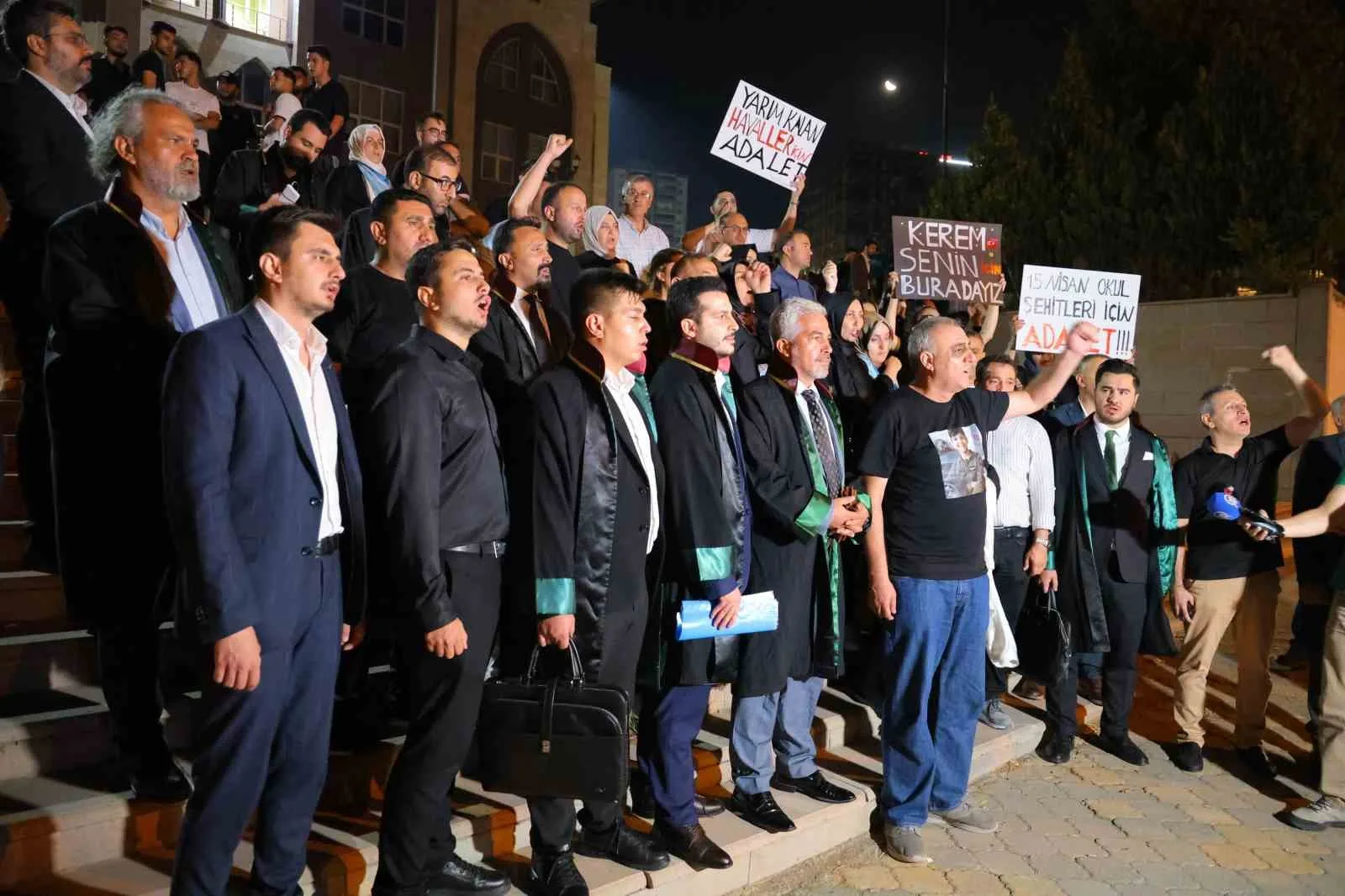 AİLELER KARARA TEPKİ GÖSTERDİ