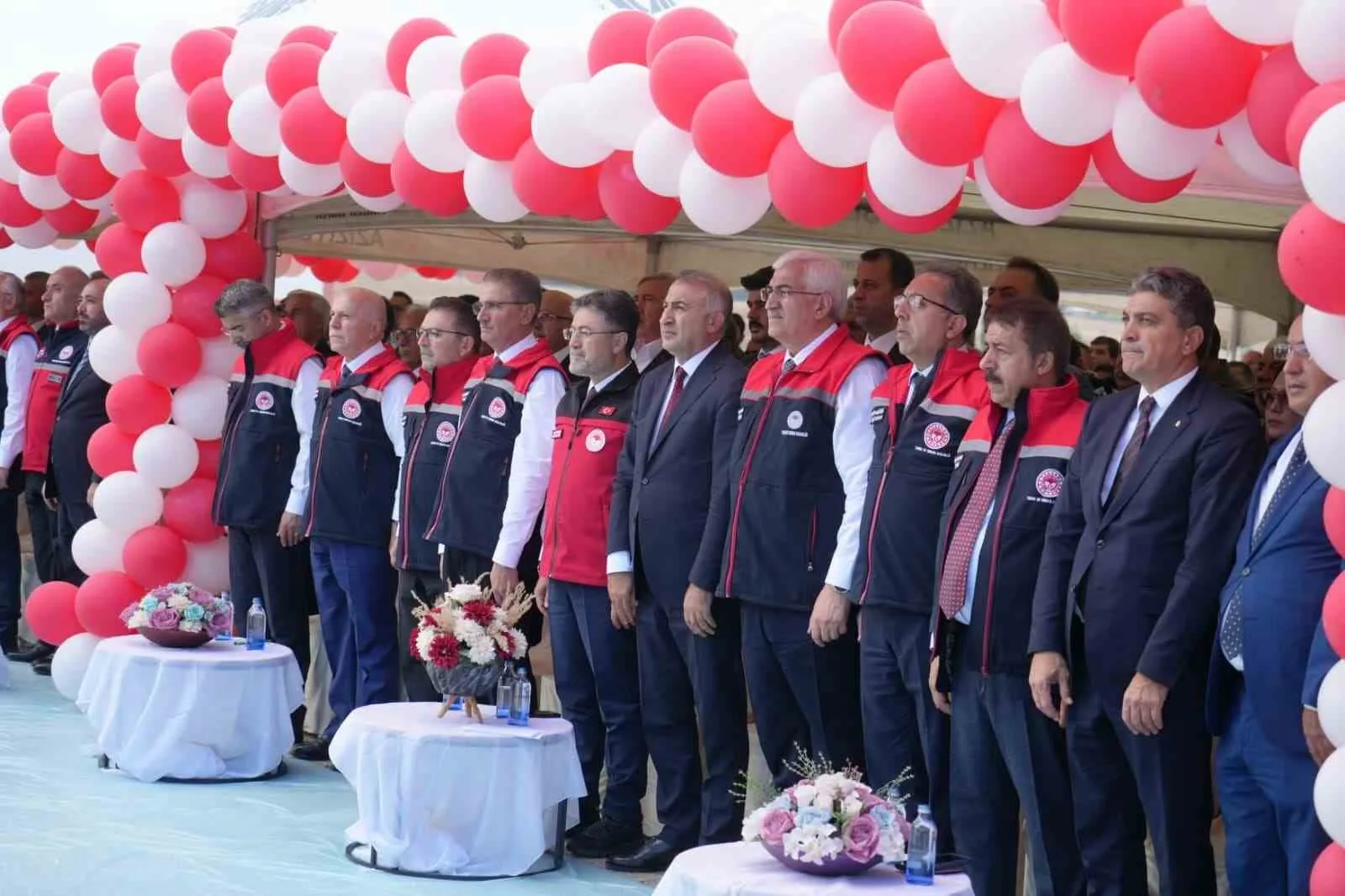 ERZURUM’DA AZİZİYE HAYVAN PAZARI’NDA TÜRKİYE KIRMIZI ET ÜRETİCİLERİ MERKEZ BİRLİĞİ İKTİSADİ İŞLETMESİ AÇILIŞI VE KIRSALDA BEREKET HAYVANCILIĞA DESTEK PROJESİ DÜVE TESLİM TÖRENİ, TARIM VE ORMAN BAKANI İBRAHİM YUMAKLI’NIN KATILIMIYLA DÜZENLENDİ.