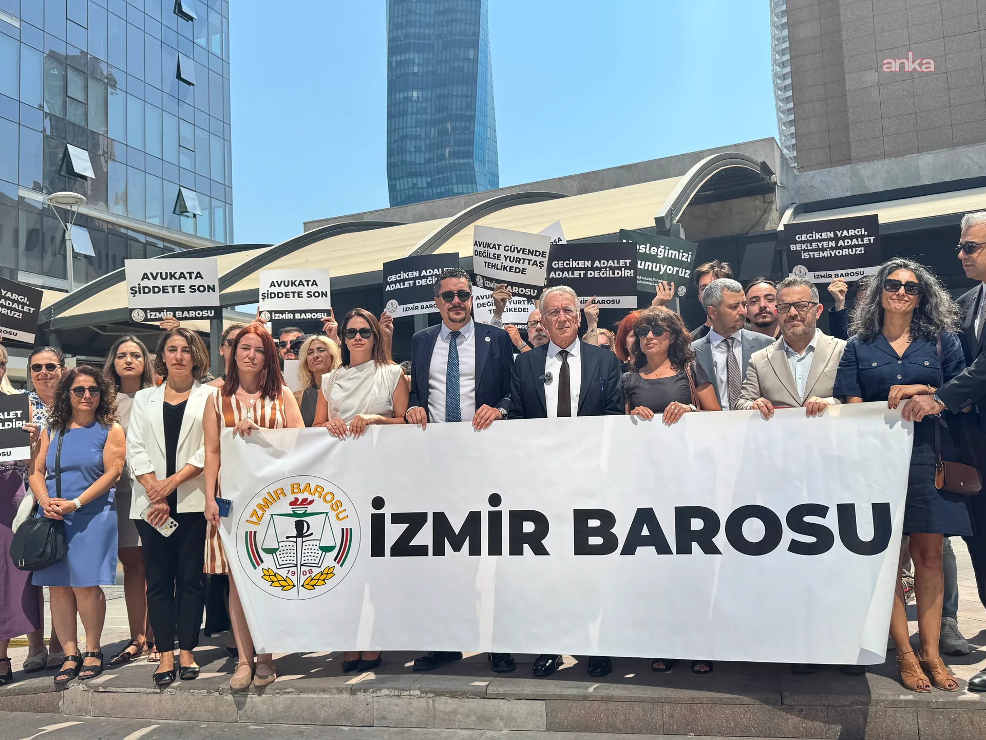 İzmir Barosu Başkanı Yılmaz: "Avukatların sözünü keserek yargının bağımsızlığından söz edilemez" — fotoğraf 2