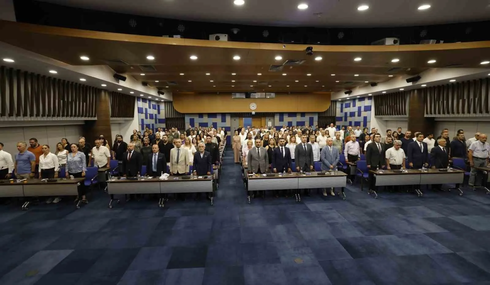 MEB YETKİLİLERİNİN KATILIMIYLA, İZMİR'DE SÜRÜCÜ KURSLARI YETKİLİLERİNE YENİ EHLİYET SINAV SİSTEMİNİN NASIL UYGULANACAĞINI VE SİSTEME GEÇİŞ TARİHİ HAKKINDA BİLGİLENDİRME YAPILDI