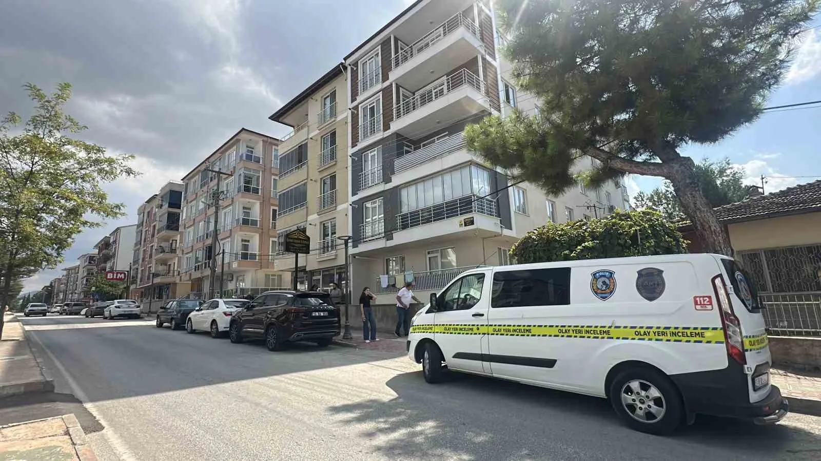 BURDUR’DA BİR APARTMAN DAİRESİNDE BOYA YAPTIĞI SIRADA FENALAŞAN 55 YAŞINDAKİ ADAM, HAYATINI KAYBETTİ.