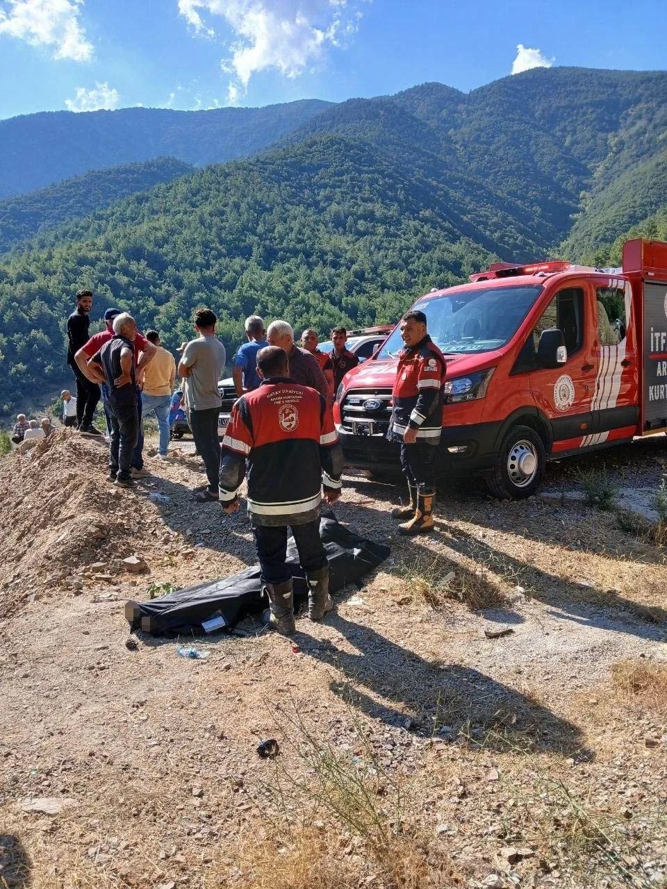 HATAY’IN HASSA İLÇESİNDE MOTOSİKLETİYLE UÇURUMDAN YUVARLANAN 74 YAŞINDAKİ SÜRÜCÜ ÖLDÜ.