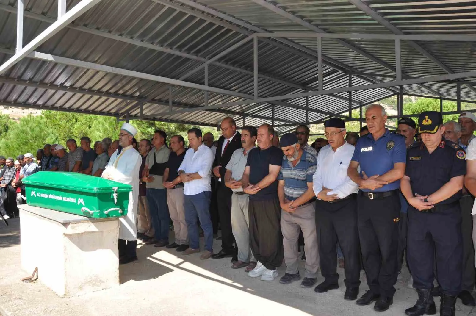 YOLCU GEMİSİNİN BATMASI SONUCU HAYATINI KAYBEDEN ŞERİF ÖZDEMİR SON YOLCULUĞUNA UĞURLANDI