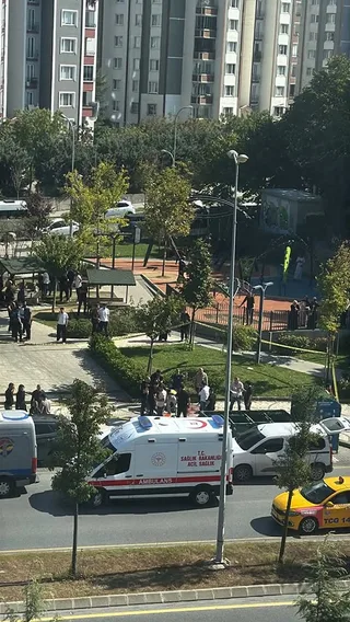 BAŞAKŞEHİR'DE İKİ KİŞİ SOKAK ORTASINDA SİLAHLI SALDIRIYA UĞRADI