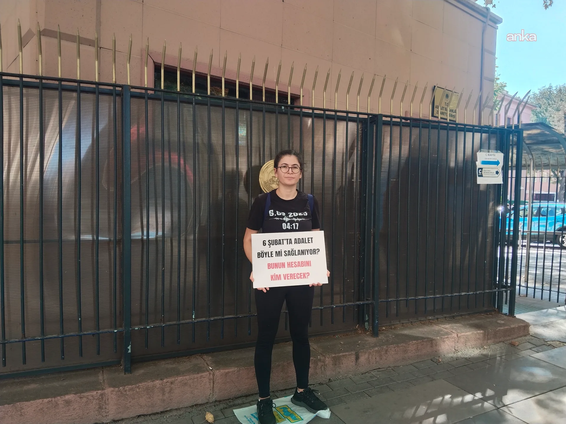 Ezgi Apartmanı kararına Adalet Bakanlığı önünde tepki — fotoğraf 2