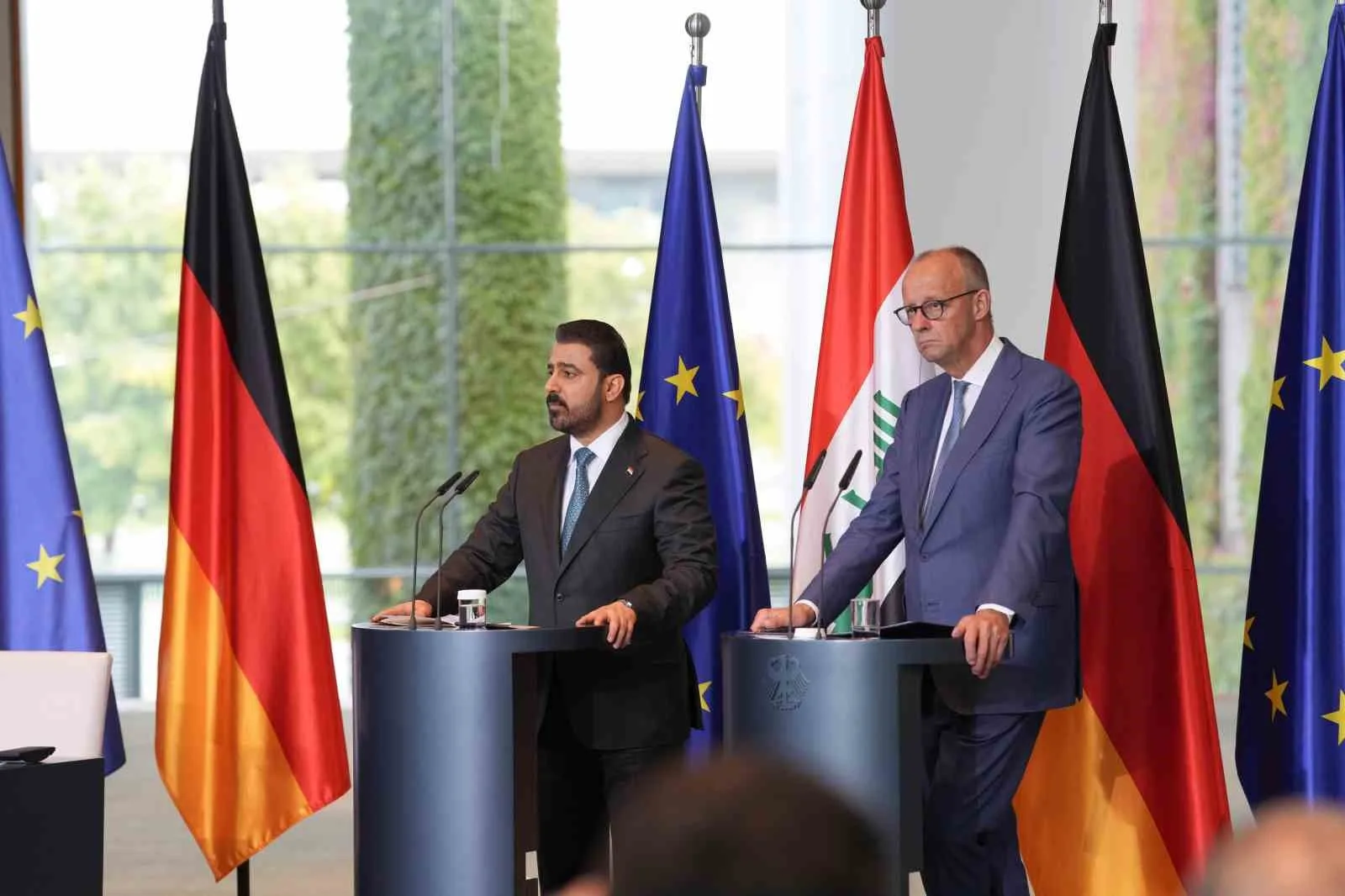 IRAK BAŞBAKANI ALİ ZEYDİ, FRANSA’NIN ARDINDAN AVRUPA TURUNUN İKİNCİ DURAĞI ALMANYA’YA GELDİ. ZEYDİ, ALMANYA BAŞBAKANI FRİEDRİCH MERZ İLE GÖRÜŞTÜ. MERZ VE ZEYDİ, BAŞKENT BERLİN'DEKİ BAŞBAKANLIK BİNASINDAKİ GÖRÜŞMELERİNİN ARDINDAN ORTAK BASIN TOPLANTISI DÜZENLEDİ.