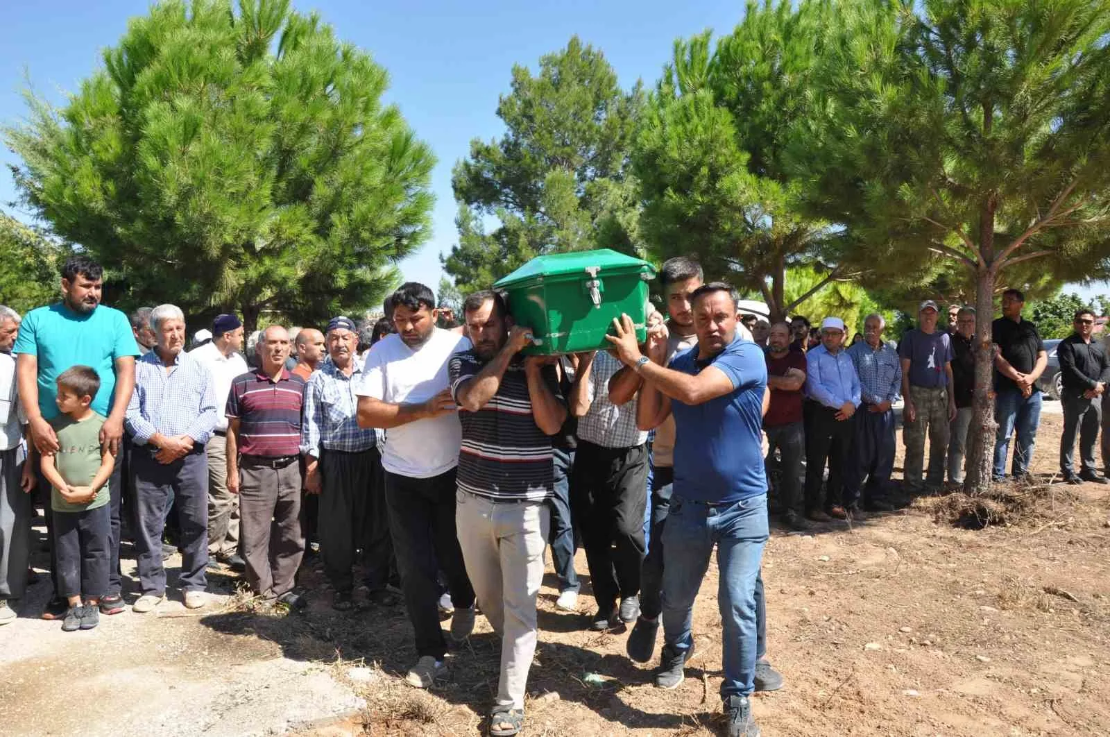 YOLCU GEMİSİNİN BATMASI SONUCU HAYATINI KAYBEDEN ŞERİF ÖZDEMİR SON YOLCULUĞUNA UĞURLANDI