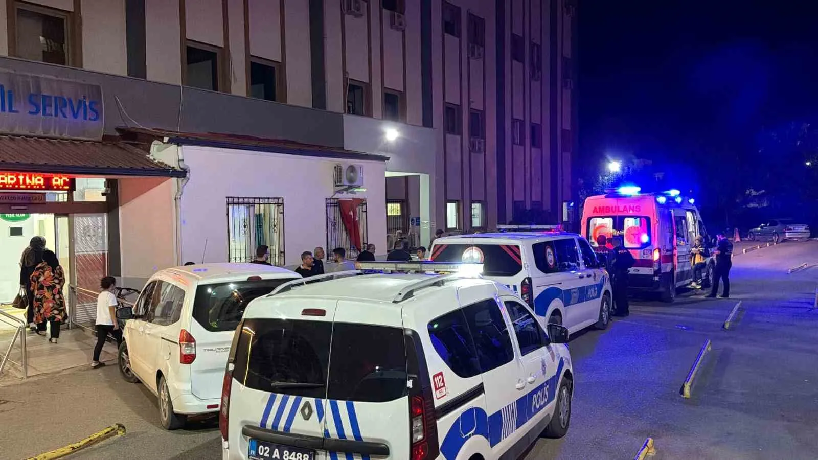YARALI, KAHTA DEVLET HASTANESİ’NE KALDIRILDI.