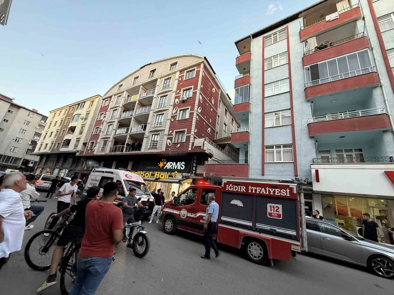 IĞDIR’DAKİ APARTMAN YANGININDA 18 KİŞİ ETKİLENDİ