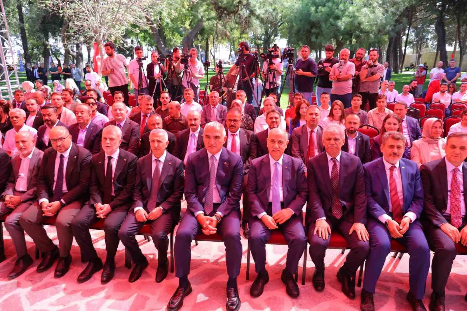KÜLTÜR VE TURİZM BAKANLIĞI İLE KAHRAMANMARAŞ BÜYÜKŞEHİR BELEDİYESİNİN İŞ BİRLİĞİNDE YÜRÜTÜLEN ÇALIŞMALAR TAMAMLANDI. ŞEHRİN ORTAK HAFIZASINDA ÖNEMLİ BİR YERE SAHİP TARİHİ KAHRAMANMARAŞ KALESİ’NDE RESTORASYON ÇALIŞMALARI TAMAMLANARAK HİZMETE AÇILDI