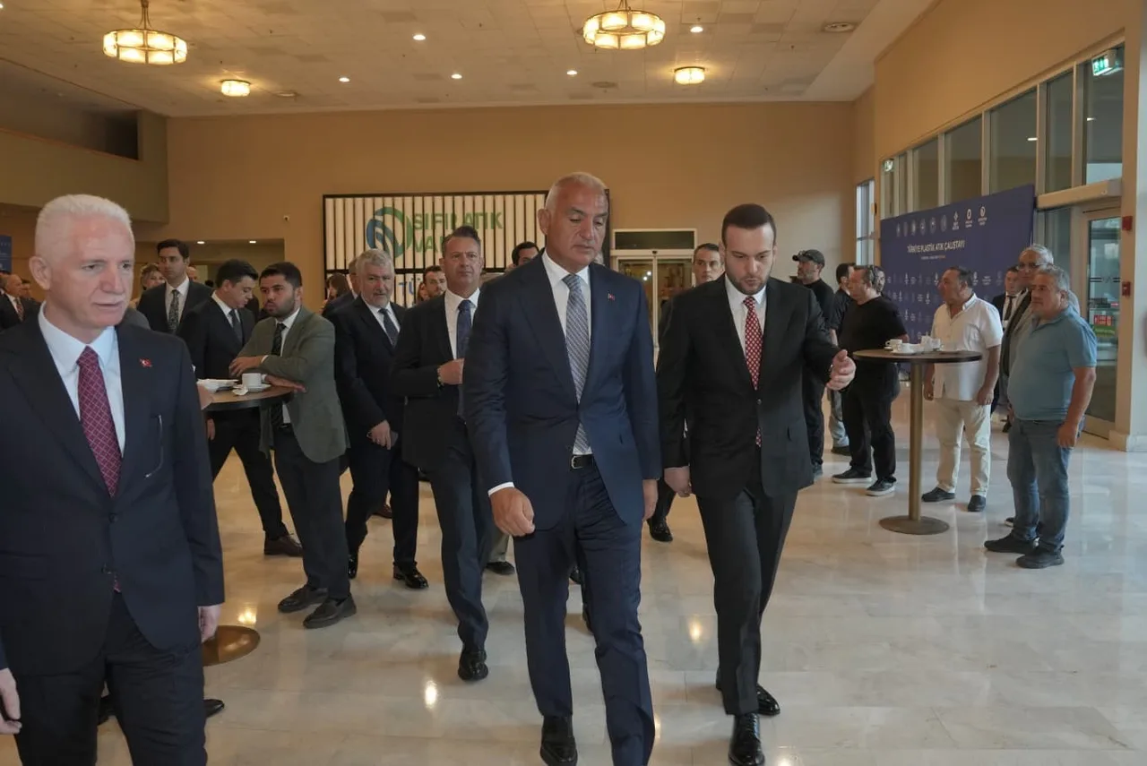 KÜLTÜR VE TURİZM BAKANI MEHMET NURİ ERSOY, İSTANBUL'DA DÜZENLENEN SIFIR ATIK ÇALIŞTAYI'NA KATILDI.