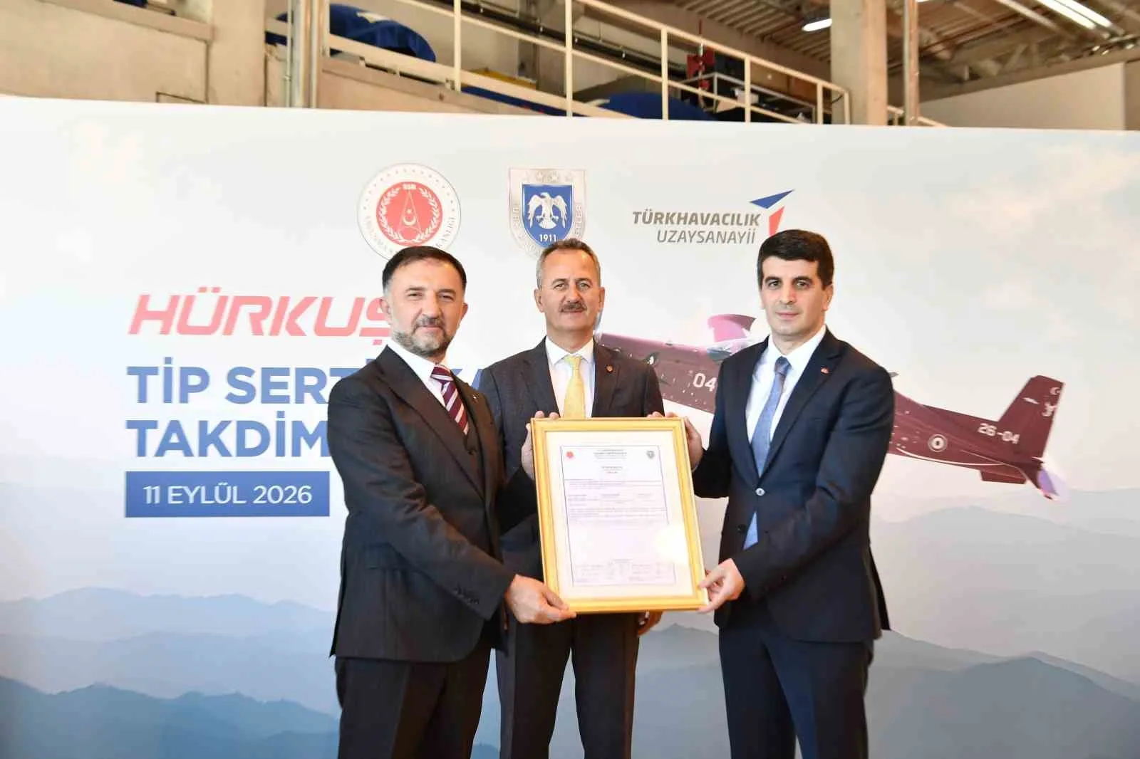 SERTİFİKA, SAVUNMA SANAYİİ BAŞKANI HALUK GÖRGÜN'E (ORTADA) TAKDİM EDİLDİ