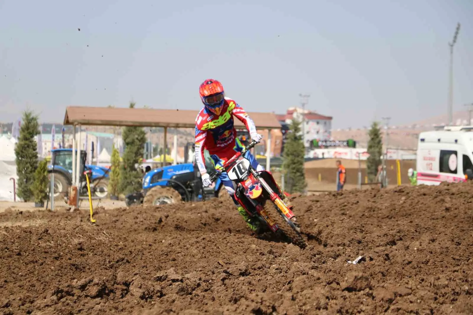 DÜNYANIN EN ÖNEMLİ MOTOKROS ORGANİZASYONLARINDAN MXGP TÜRKİYE, AFYONKARAHİSAR’DA START ALDI.
