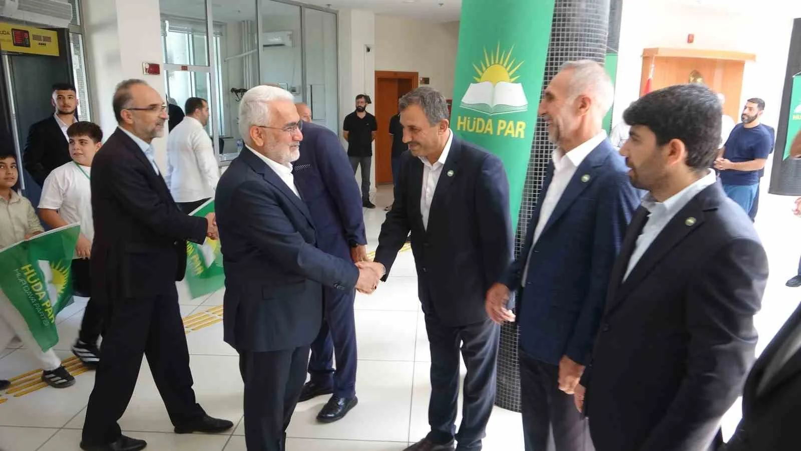 HÜDA PAR GENEL BAŞKANI ZEKERİYA YAPICIOĞLU, BATMAN İL BAŞKANLIĞI 5. OLAĞAN İL KONGRESİNE KATILDI