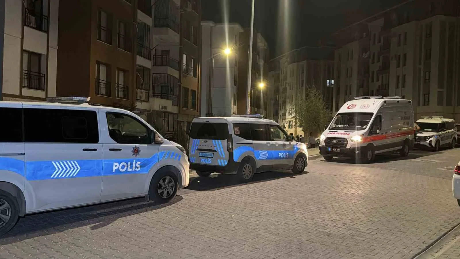 ADIYAMAN’DA, EVDE TEK OLDUĞU ESNADA YAKINLARI TARAFINDAN EVDE ÖLÜ BULUNAN KİŞİ İÇİN EKİPLER HAREKETE GEÇTİ