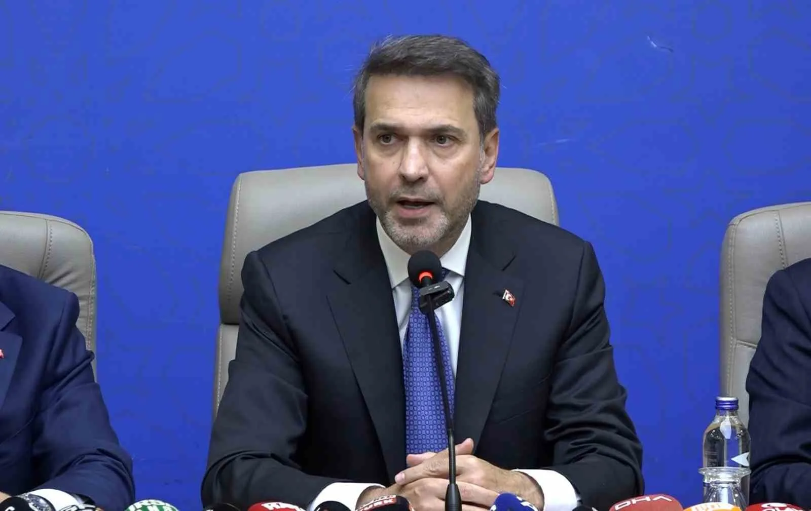 ENERJİ VE TABİİ KAYNAKLAR BAKANI ALPARSLAN BAYRAKTAR, AK PARTİ İL BAŞKANLIĞINDA BASIN MENSUPLARIYLA BİR ARAYA GELDİ.