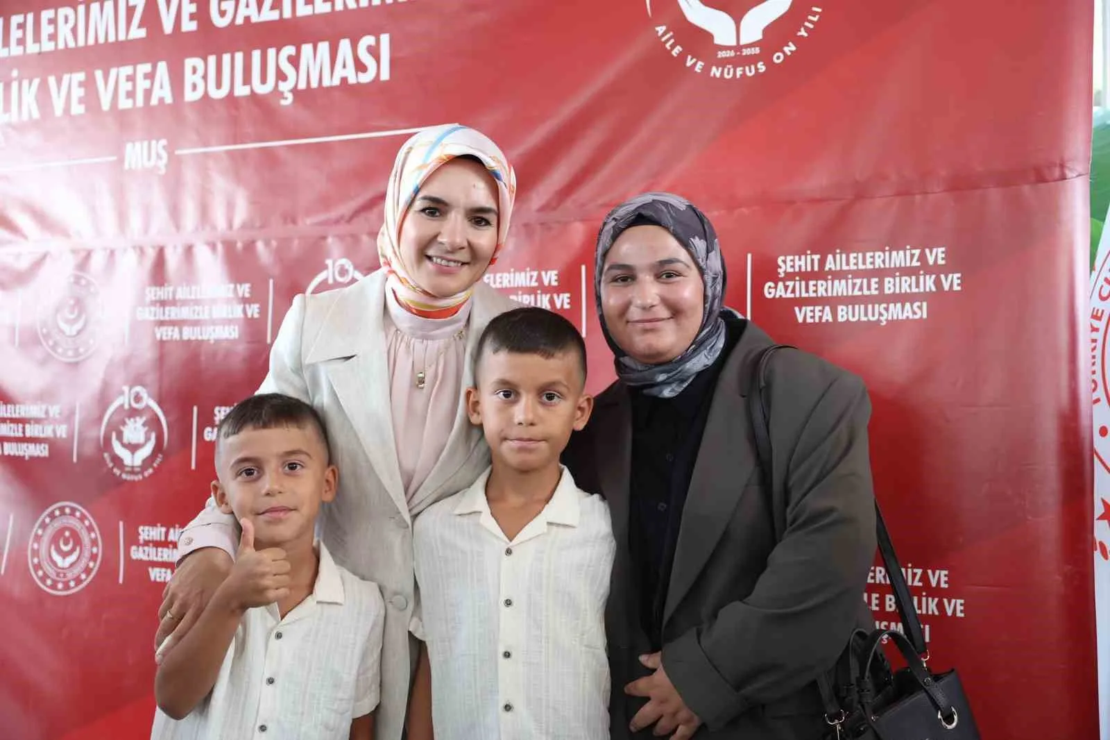 BAKAN GÖKTAŞ, MUŞ'TA ŞEHİT AİLELERİ VE GAZİLERLE BULUŞTU