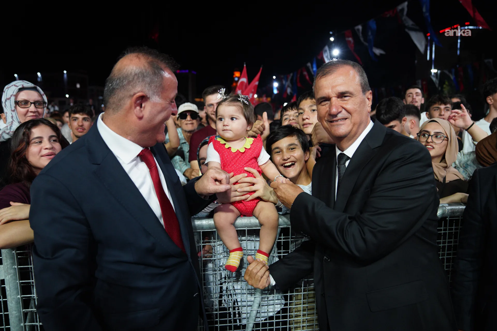 Büyükçekmece'de Cumhuriyet Kent Meydanı açıldı — fotoğraf 2