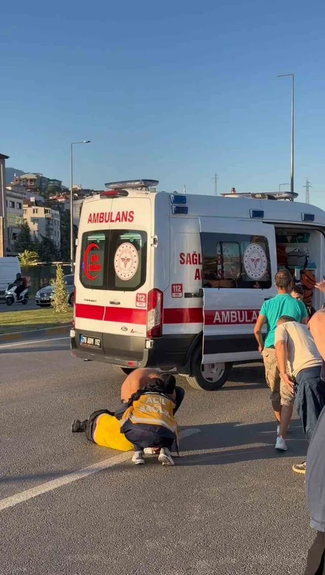 SAĞLIK EKİPLERİNİN YARALIYA MÜDAHELESİ