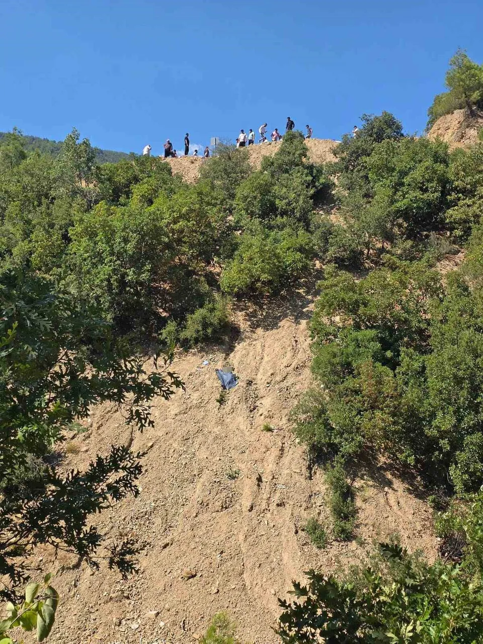 HATAY’IN HASSA İLÇESİNDE MOTOSİKLETİYLE UÇURUMDAN YUVARLANAN 74 YAŞINDAKİ SÜRÜCÜ ÖLDÜ.
