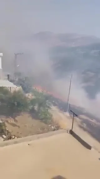 BATMAN’IN GERCÜŞ İLÇESİNE BAĞLI KESİKSU KÖYÜNDE HENÜZ BELİRLENEMEYEN BİR NEDENLE YANGIN ÇIKTI. RÜZGARIN DA ETKİSİYLE KISA SÜREDE BÜYÜYEN ALEVLER, ÇEVREDEKİ TARIM ARAZİLERİNE VE MEYVE BAHÇELERİNE SIÇRADI.