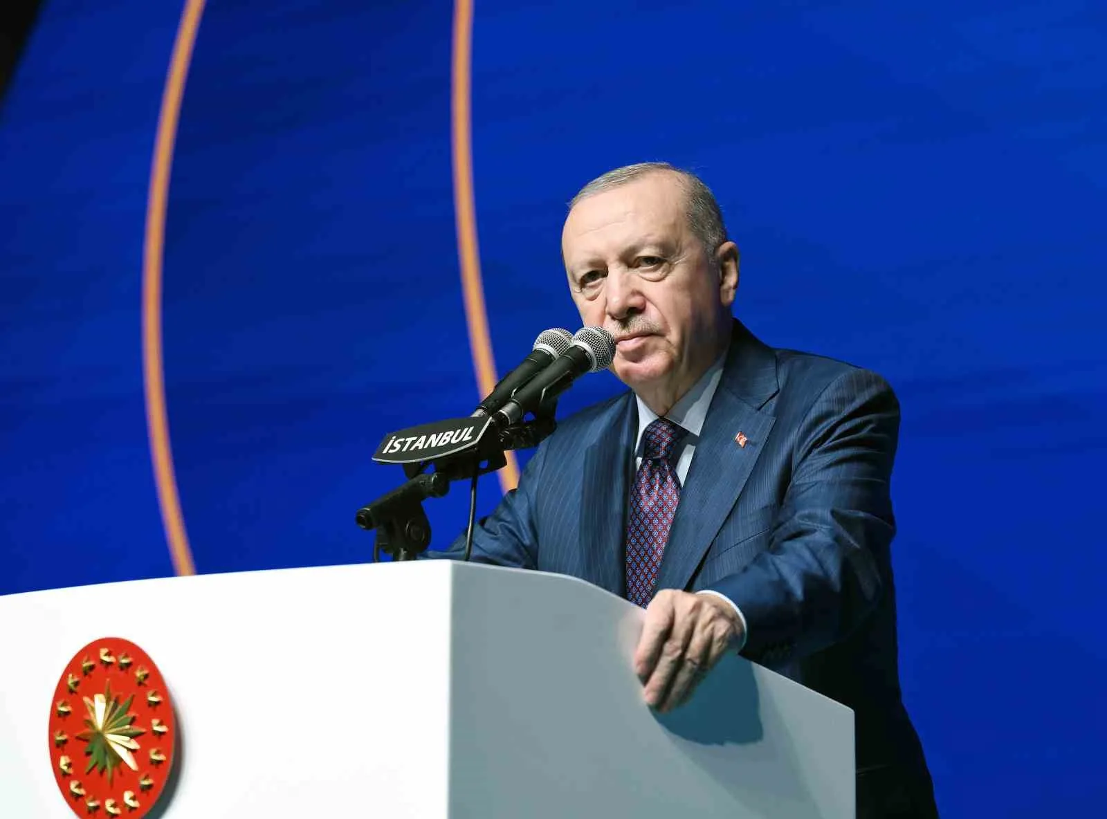 CUMHURBAŞKANI RECEP TAYYİP ERDOĞAN, "KAMUDA İSTİHDAM EDİLEN ŞEHİT YAKINI, GAZİ VE GAZİ YAKINI SAYISINI TAM 53 BİN 179'A YÜKSELTECEĞİZ" DEDİ.
