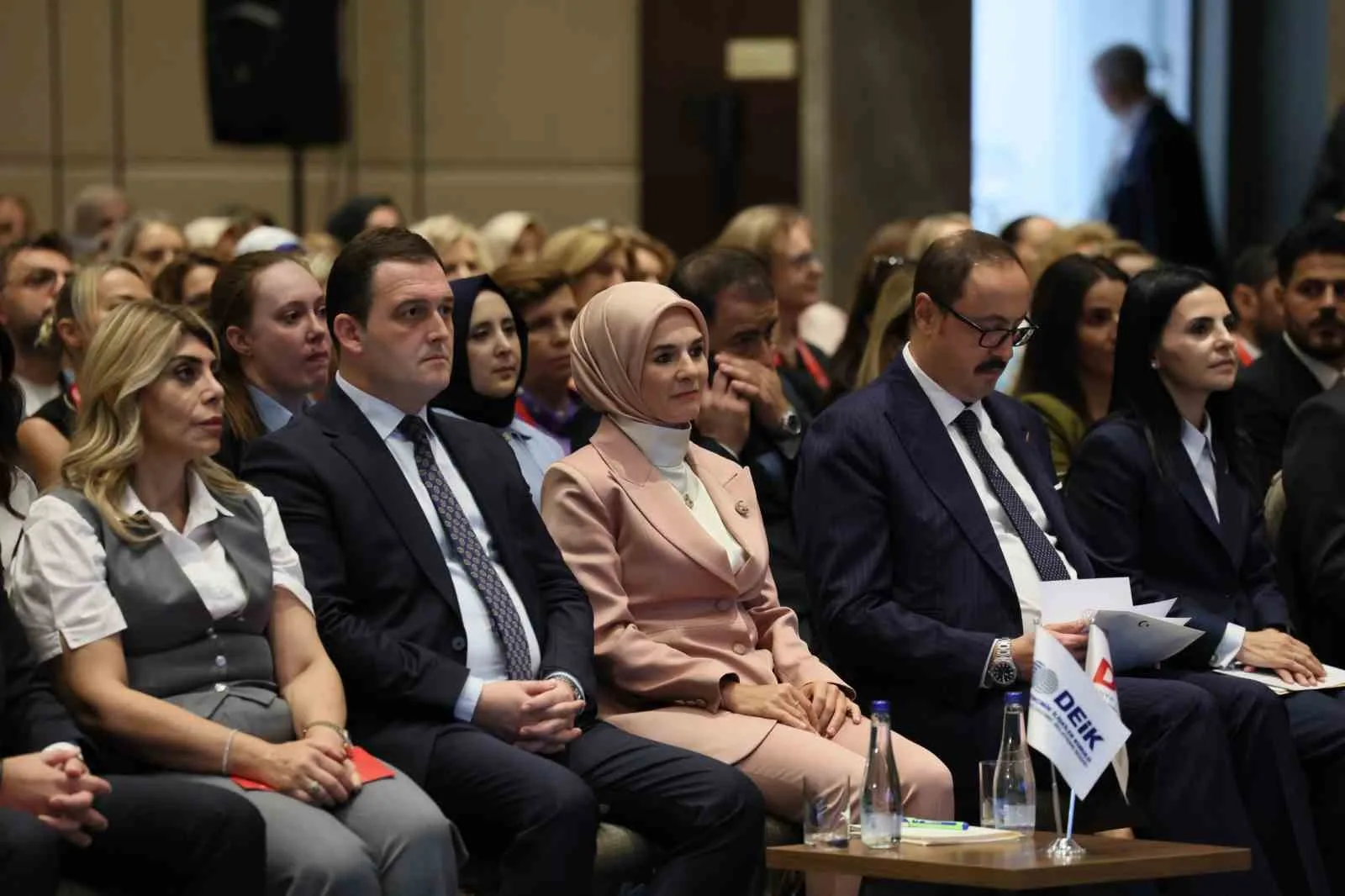 KUZEY MAKEDONYA’NIN BAŞKENTİ ÜSKÜP’TE DÜNYA TÜRK İŞ KONSEYİ (DTİK) BALKANLAR KADIN GİRİŞİMCİLER BULUŞMASI DÜZENLENDİ.