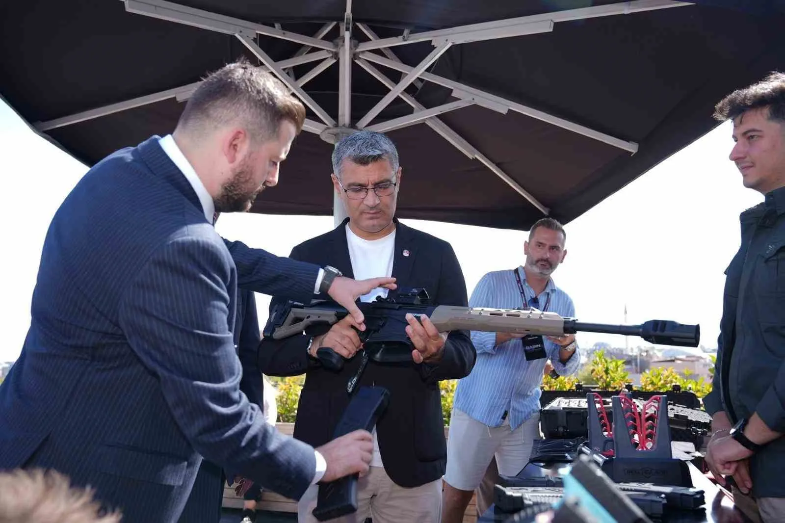 TÜRKİYE MERKEZLİ ÜRETİCİ DERYA ARMS, OLİMPİYAT MADALYALI YUSUF DİKEÇ İLE UZUN VADELİ BİR İŞ BİRLİĞİNE İMZA ATTI.