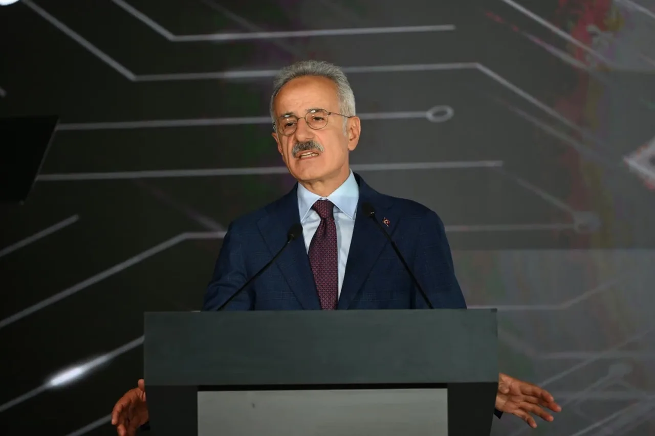 ULAŞTIRMA VE ALTYAPI BAKANI ABDULKADİR URALOĞLU