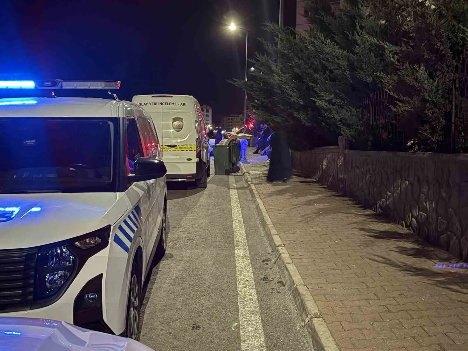 KAYSERİ’NİN MELİKGAZİ İLÇESİNDE TABANCAYLA KAFASINA ATEŞ EDEN ŞAHIS HAYATINI KAYBETTİ.