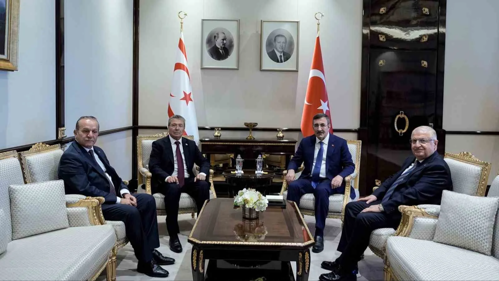 CUMHURBAŞKANI YARDIMCISI CEVDET YILMAZ, KUZEY KIBRIS TÜRK CUMHURİYETİ (KKTC) BAŞBAKANI ÜNAL ÜSTEL İLE BİR ARAYA GELDİ.