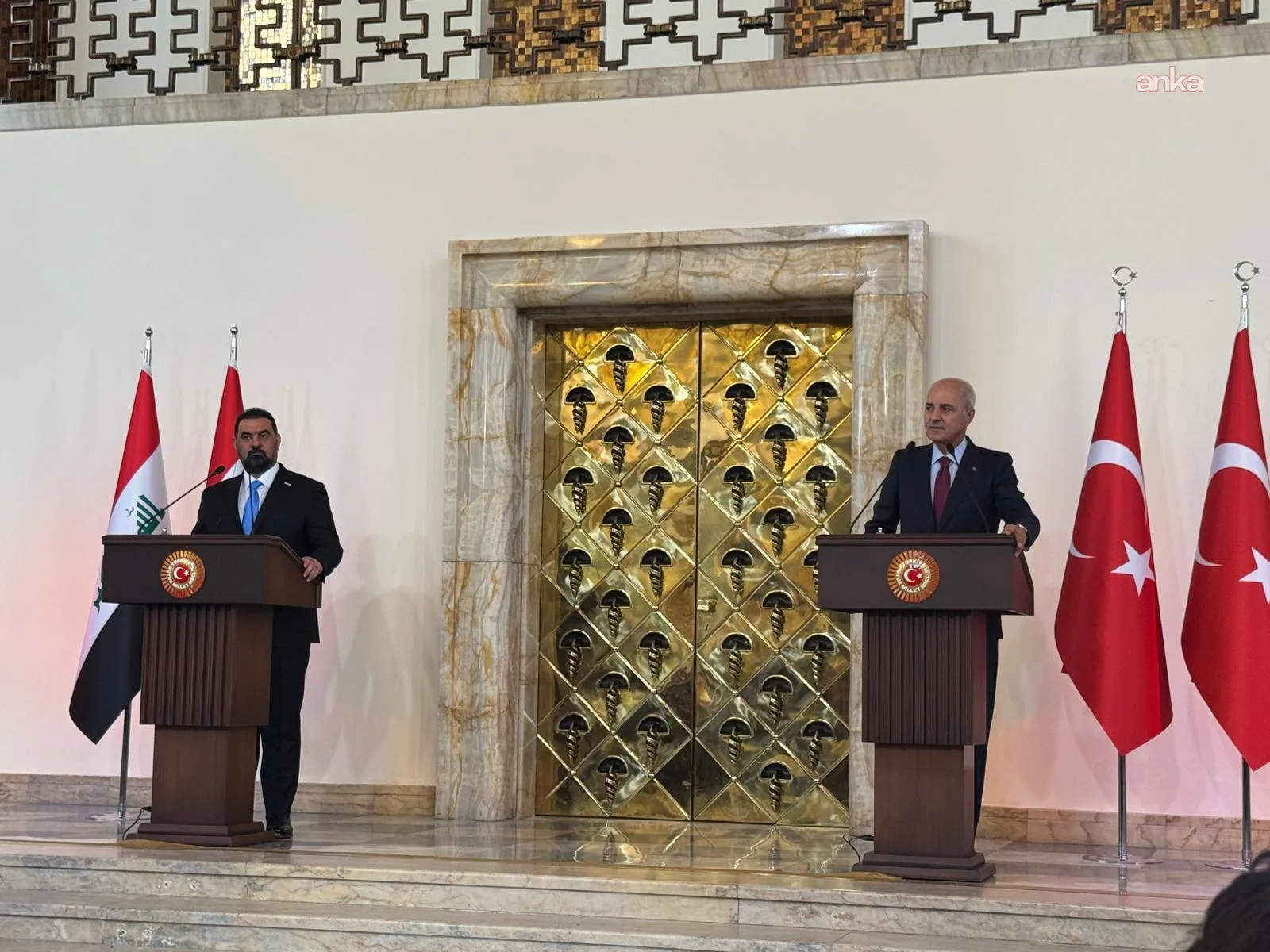 Irak Meclis Başkanı Heybet Halbusi silah tarihi verdi — fotoğraf 2