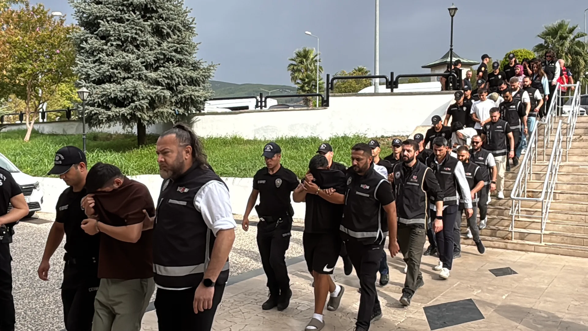 Muğla'daki operasyonda 13 şüpheli tutuklandı — fotoğraf 2