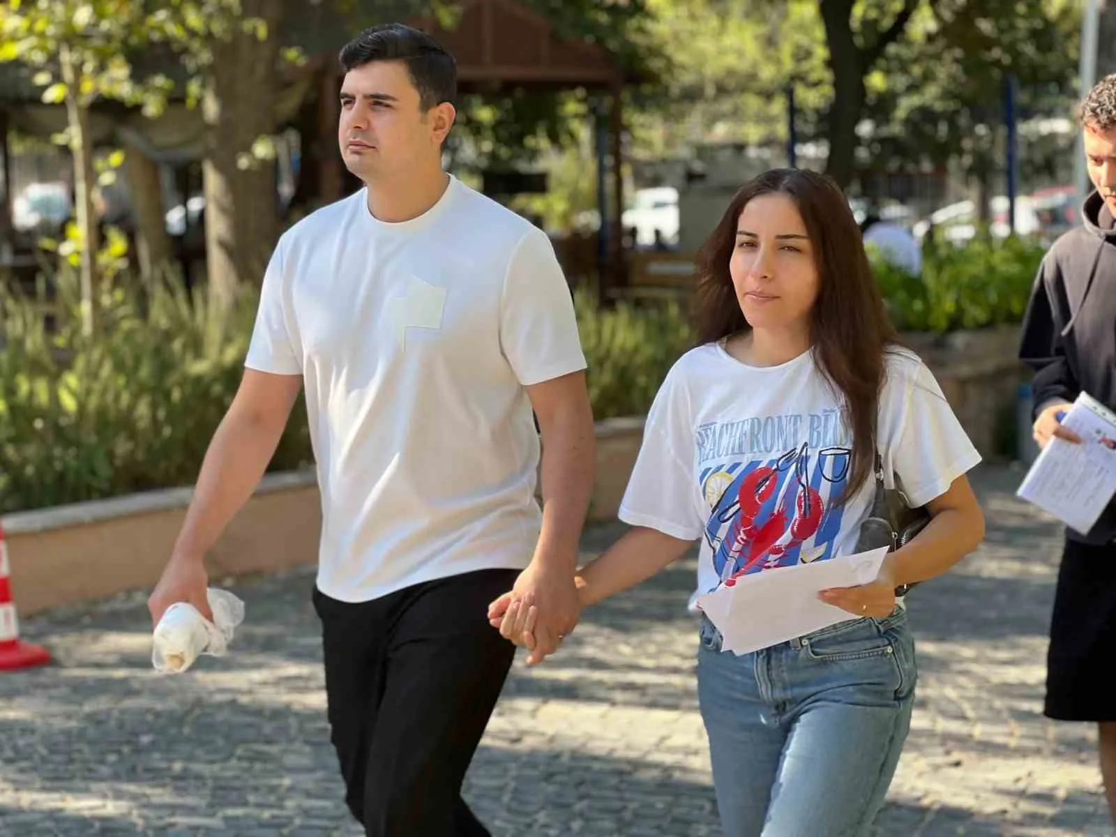 ÖLÇME, SEÇME VE YERLEŞTİRME MERKEZİ (ÖSYM) TARAFINDAN DÜZENLENEN SINAVA KATILACAK ADAYLAR, SABAHIN ERKEN SAATLERİNDEN İTİBAREN SINAV MERKEZLERİNE GELDİ.