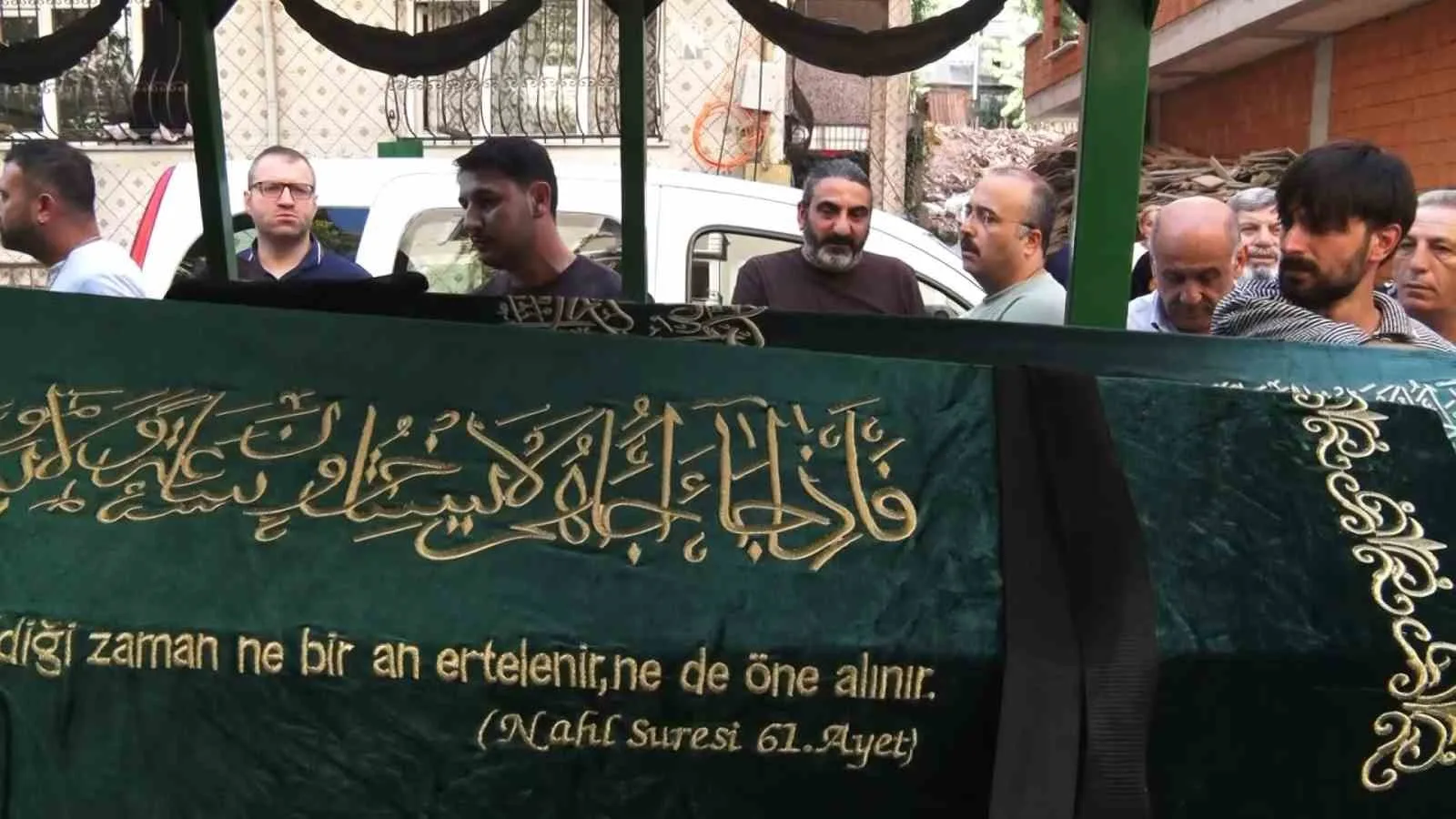 İSTANBUL MALTEPE’DE ÇIKAN KAVGADA KİRACI MEHMET T. TARAFINDAN TABANCAYLA VURULARAK ÖLDÜRÜLEN OSMAN AKYOL VE EŞİ NURSEN AKYOL ÇİFTİ SON YOLCUKLARINA UĞURLANDI.