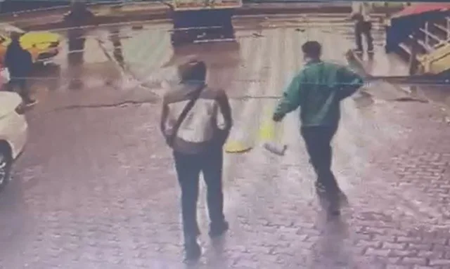 ESENYURT’TA FECİ KAZADA AĞIR YARALI HASTANEYE KALDIRILAN SÜRÜCÜ HAYATINI KAYBETTİ. KAZAYA AİT GÜVENLİK KAMERASI GÖRÜNTÜLÜLERİ ORTAYA ÇIKTI.