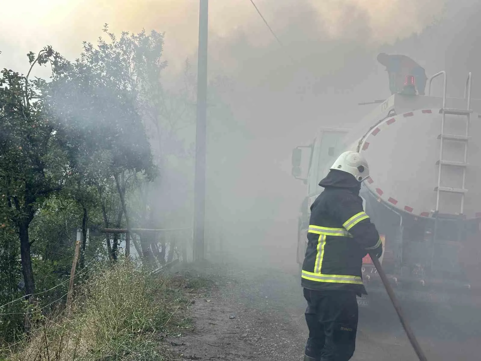 İNEBOLU İLÇESİNDE BİR EVDE ÇIKAN YANGIN ÜÇ EVE DAHA SIÇRADI