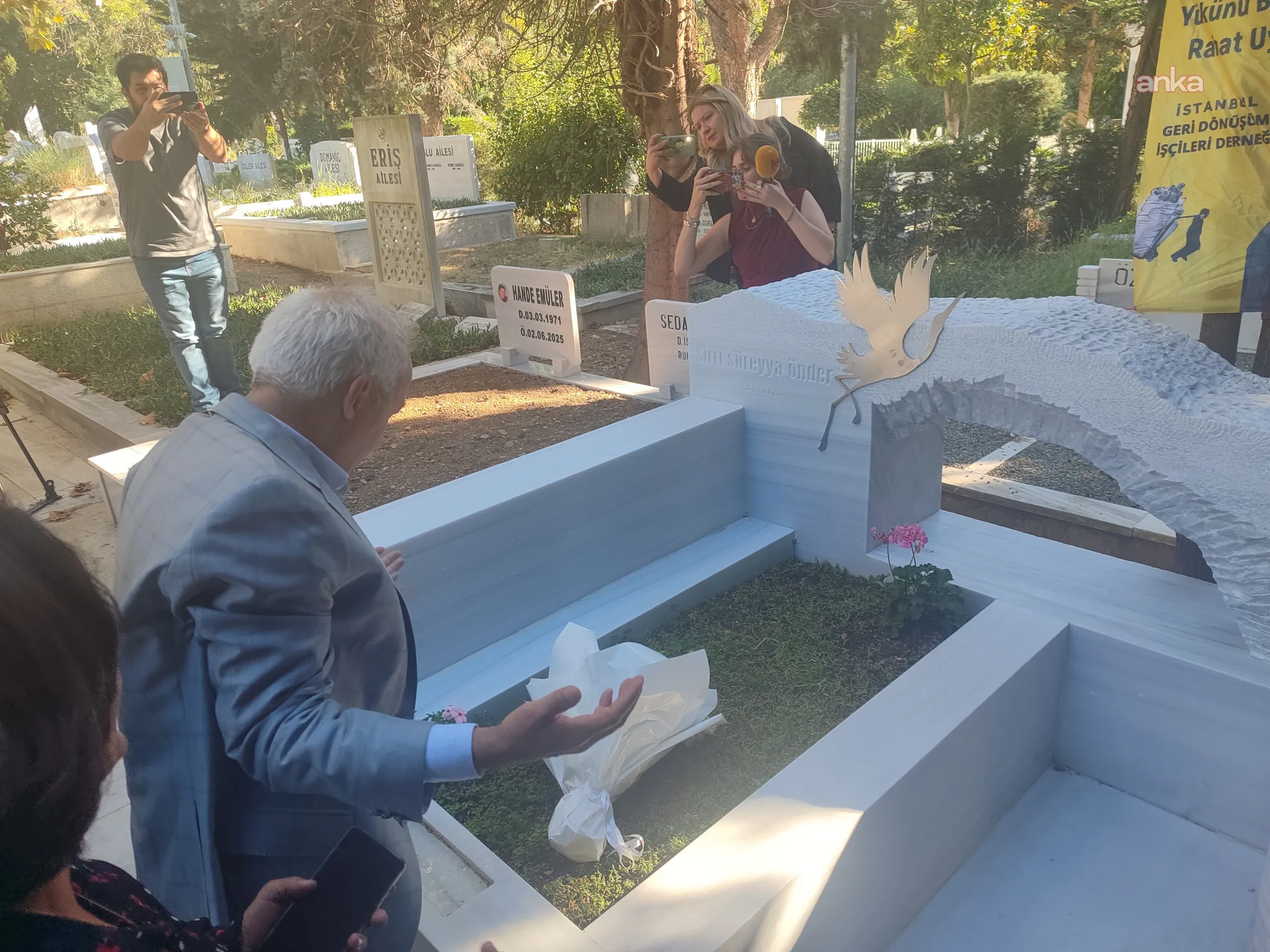 Tahliye edilen Mızraklı, Sırrı Süreyya Önder’in mezarını ziyaret etti: Selahattin Demirtaş’ın selamlarını getirdim — fotoğraf 2
