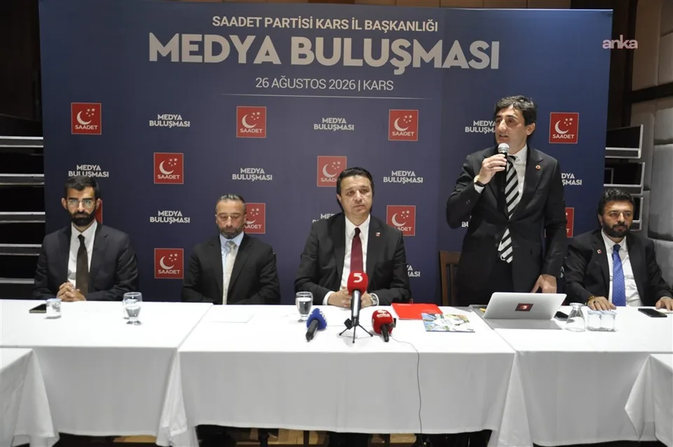 Mahmut Arıkan, Kars'ta iktidarın politikalarını eleştirdi — fotoğraf 2