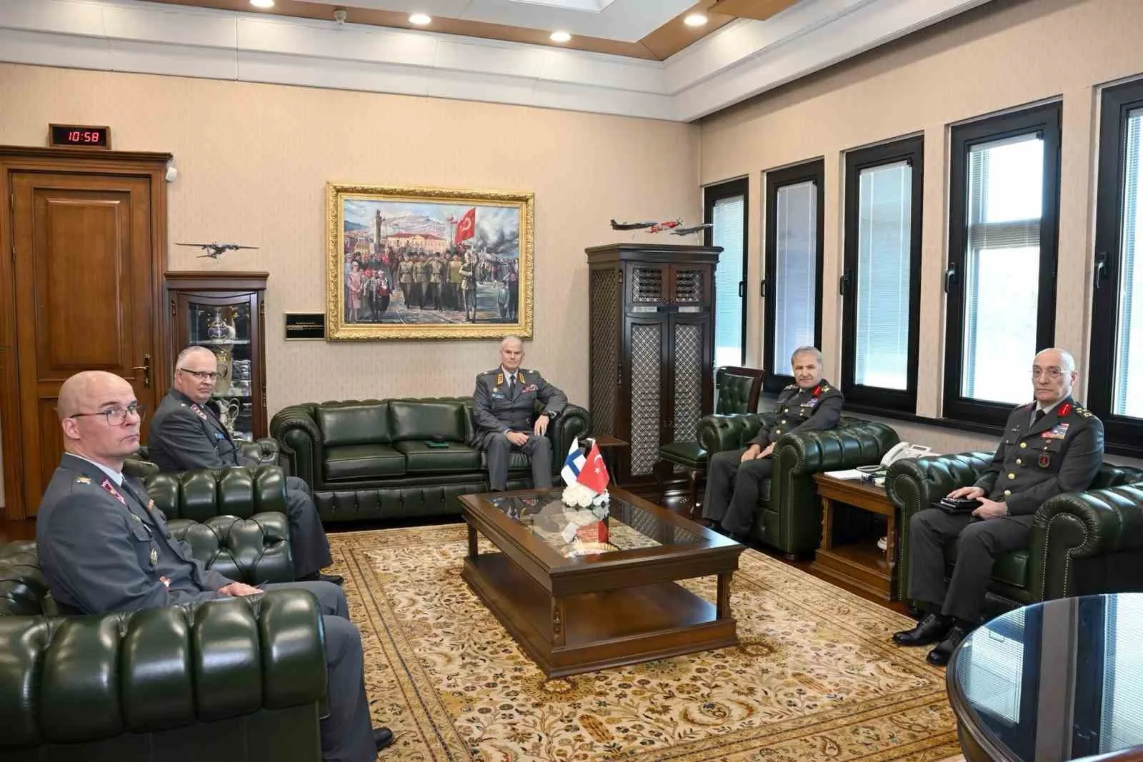 KARA KUVVETLERİ KOMUTANI METİN TOKEL, FİNLANDİYA KARA KUVVETLERİ KOMUTANI KORGENERAL PASİ VALİMAKİ İLE BİR ARAYA GELDİ.