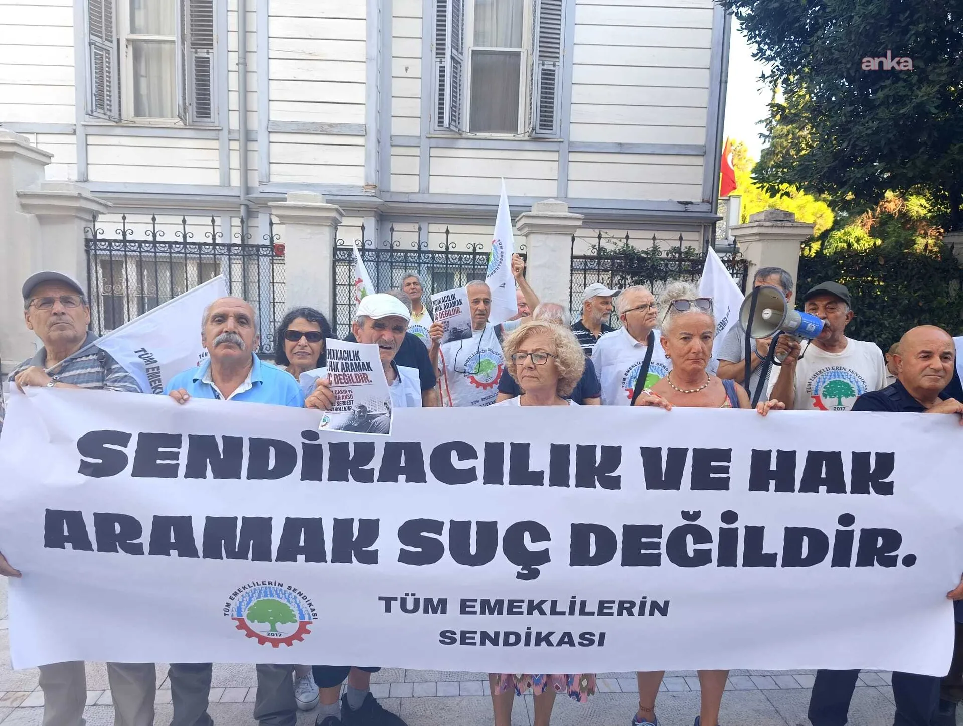 Sendikacı Gökay Çakır ve Başaran Aksu'nun tutuklanması Kadıköy'de protesto edildi — fotoğraf 3