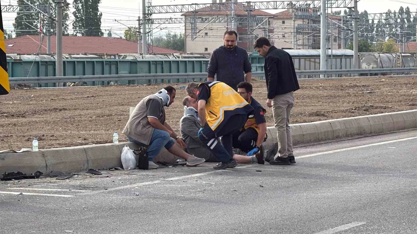SİVAS'TA İKİ OTOMOBİLİN KARIŞTIĞI TRAFİK KAZASINDA 4 KİŞİ YARALANDI